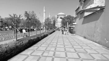 istambul,turkey.april 15,2022.istanbul, a cidade dos sonhos entre os continentes da europa e da ásia. vista da cidade velha de istambul nas margens do mar de mármara e do bósforo