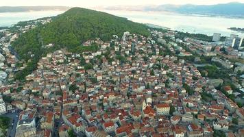 Split city houses and park video