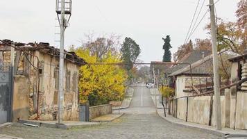 casas antigas da cidade alemã de katharinenfeld na geórgia, cáucaso colonos alemães do século XIX vivem no conceito de região do cáucaso video