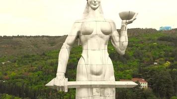 tbilisi, geórgia, 2021 - estátua da mãe da geórgia video