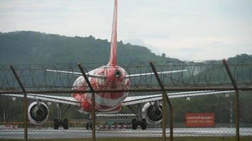 airasia airbus 320 in rullaggio video