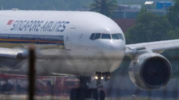 Airplane turn runway before departure video