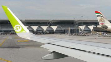 Airplanes in Suvarnabhumi airport video