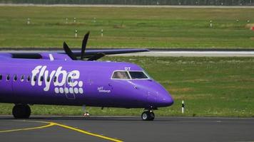 flybe bombardier op het vliegveld video