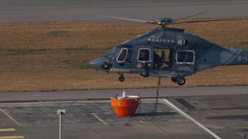 helicópteros airbus em hong kong video