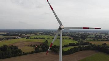 Windmühlen-Drohnenschwenk