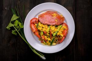 Fresh crab fried with curry powder Chili and eggs with vegetables are a famous Thai dish
