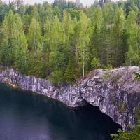 karelia, ruskeala, cantera de mármol, cañón, dura naturaleza del norte foto