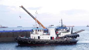 video of a tugboat preparing to tow a pontoon transporting fertilizer, Bontang, East Kalimantan, Indonesia, April 12 2022