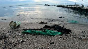 inquinamento da plastica con vista a occhio di pesce video