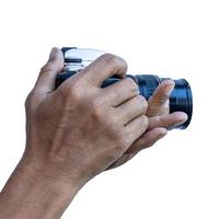 primer plano aislado fotógrafo tailandés masculino dedos sosteniendo una cámara de película dslr. foto