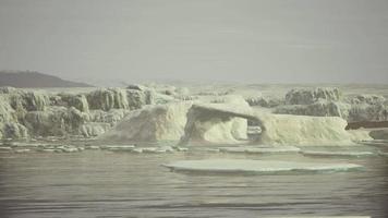 paisaje natural ártico con icebergs en groenlandia icefjord