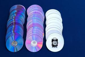 discos DVD apilados juntos. foto