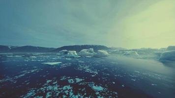 iceberg na costa sul da Groenlândia video