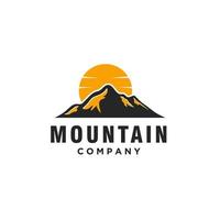 logotipo de montaña moderno con vector de diseño de sol