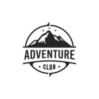 insignia retro vintage de la plantilla de diseño del logotipo del campamento de la colina del bosque de viajes de aventura en la montaña vector