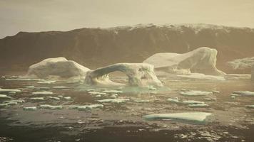 Eisberg an der Südküste Grönlands video