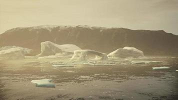 paisagem da natureza ártica com icebergs no fiorde de gelo da Groenlândia