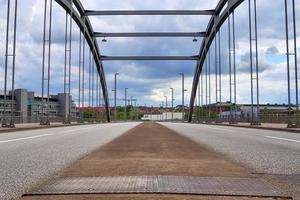 puente vacío en las calles de kiel en alemania durante la cuarentena del virus de la corona. foto