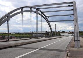 puente vacío en las calles de kiel en alemania durante la cuarentena del virus de la corona. foto
