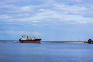 bulck ship and cranes photo