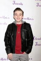 los angeles, 10 de diciembre - benjamin stockham en chandlers friends toy drive y fiesta de envoltura en la academia de ballet de los angeles el 10 de diciembre de 2017 en los angeles, ca foto