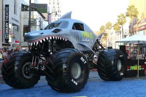 LOS ANGELES, AUG 6 - Atmosphere at the The Meg Premiere on the TCL Chinese Theater IMAX on August 6, 2018 in Los Angeles, CA photo