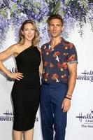 los angeles, 26 de julio - cassandra troy, andrew walker en la fiesta hallmark tca summer 2018 en la finca privada el 26 de julio de 2018 en beverly hills, ca foto