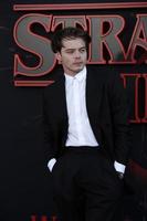 Los Ángeles, 28 de junio - Charlie Heaton en el estreno mundial de la temporada 3 de Stranger Things en la escuela secundaria de Santa Mónica el 28 de junio de 2019 en Santa Mónica, CA foto