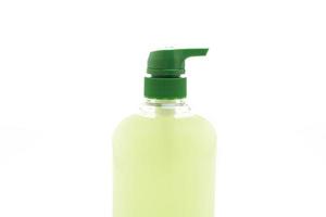 Botella de jabón líquido sobre fondo blanco. foto