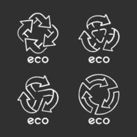 conjunto de iconos de tiza de etiquetas ecológicas. signos de flechas. símbolos de reciclaje. energía alternativa. emblemas de protección ambiental. productos orgánicos. productos químicos ecológicos. Ilustraciones de vector pizarra