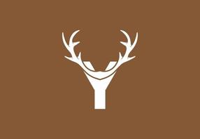 color marrón blanco de la letra inicial y con cuerno de ciervo vector
