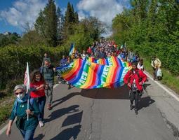 asís, italia, 2022-marcha por la paz contra toda guerra foto