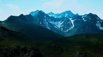 bela vista panorâmica das montanhas video