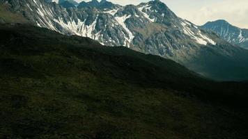 schöner Panoramablick auf die Berge video