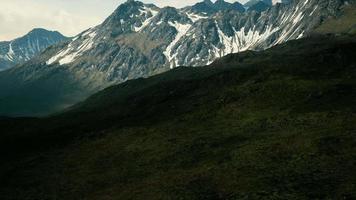 panoramisch uitzicht op het bergdal van de lente video