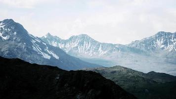 schöner Panoramablick auf die Berge video