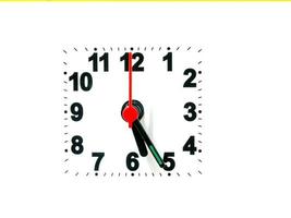 reloj que muestra la hora en un fondo blanco foto
