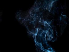 humo blanco, abstracto sobre fondo negro foto
