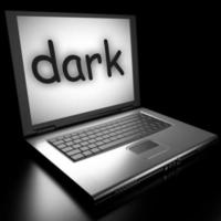 palabra oscura en la computadora portátil foto