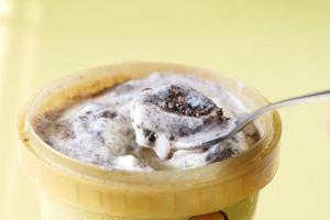 close up of vanila flavor ice cream in a container photo