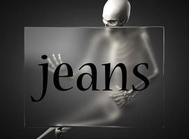 palabra de jeans sobre vidrio y esqueleto foto