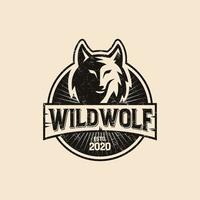 Ilustración de vector de logotipo de lobo salvaje vintage