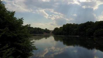 vue aérienne des etangs de commelles dans les hauts de france video