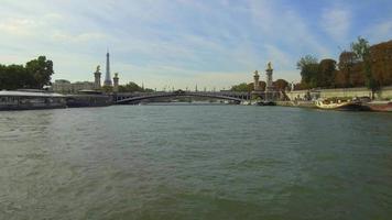 pont alexandre iii e a torre eiffel em paris video