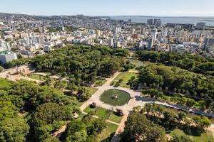 vista aerea de porto alegre, rs, brasil. foto aérea del parque redencao.