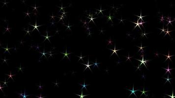 kleurrijke stervormige confetti vliegen met gloeiend bokeh lichteffect op zwarte achtergrond video