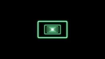 abstraktes grünes quadratisches Neon mit schwarzem Hintergrund, Vorderansicht des Tunnels, ultraviolette Strahlen, leuchtende Linien, virtuelle Realität, Lichtgeschwindigkeit, Raum- und Zeitzeichenfolgen, Nachtlichter der Autobahn.