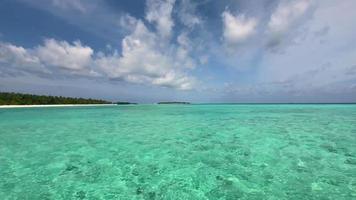 une île dans l'océan indien video