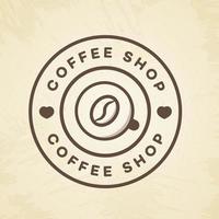 logo de cafetería con taza de café y estilo de línea de frijol aislado en el fondo para café, tienda vector
